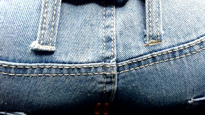 Maeling: Si jalang eboni dihancurkan dalam seluar jeans denim dan pantat...