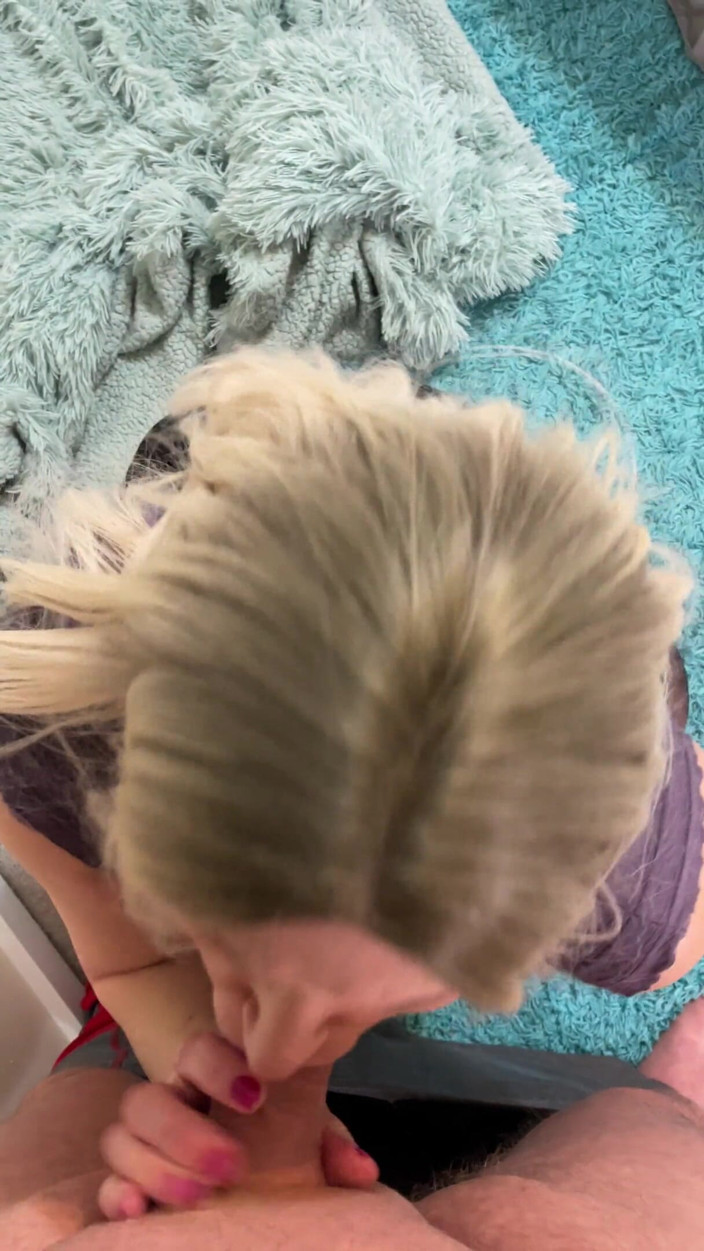 TabithaXXX: Une belle-mère laisse son beau-fils regarder son intimidateur se faire...