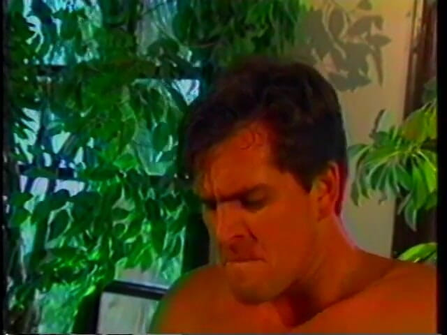 Old Good Porn: Big cock guy gets a blowjob from a sexy whore...