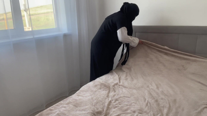 Lux Eva: Turkish Fatma Got Horny While Cleaning and Fondled Her Shaved...