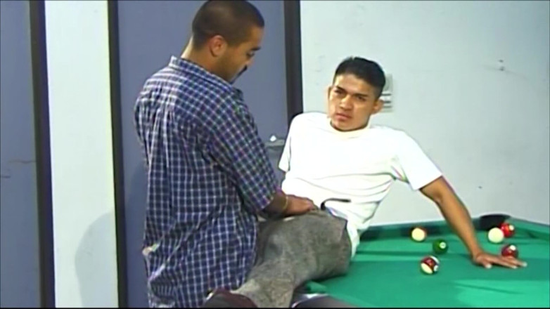 SEXUAL SIN GAY: Scena băieților din cartier 4. Un cuplu latino din cartier ajunge...