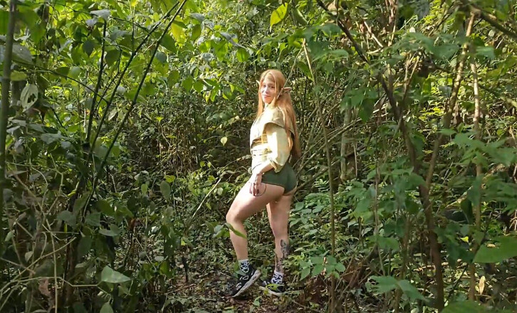 coraljade01: Elf în pădure îmi scoate toată sperma mea din mine cu gura și...