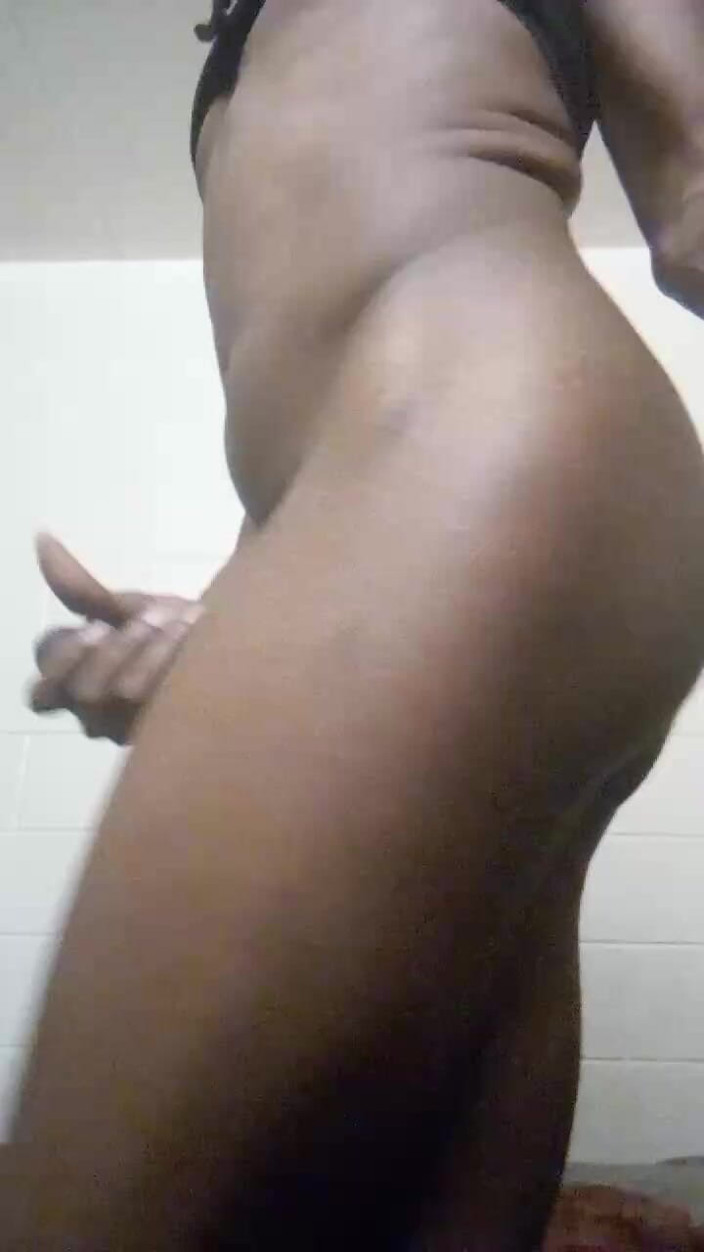 SweetDWillie456: Cur suculent Femboy futut de o pulă cu vibrator
