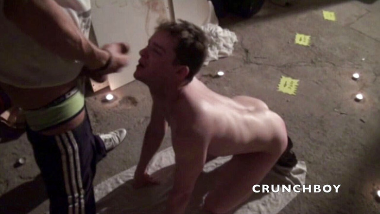 Crunch Boy: Cerdo follada con humillación por badboy