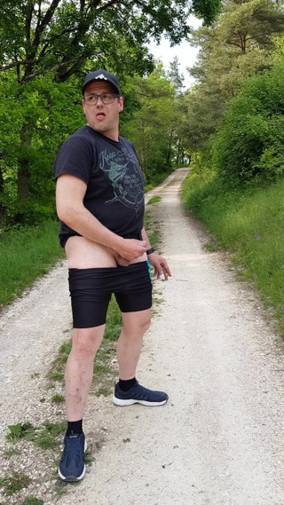 Sunnyboy10000: Branlette dans la forêt