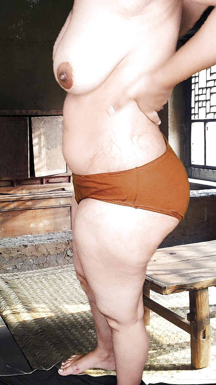 Vicky Thakur: India chica frota vientre y cuerpo 19