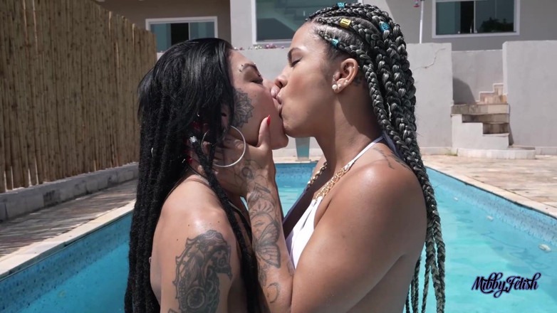 Mibby Fetish: Mibby dan Caroleta dalam aksi lesbian panas!
