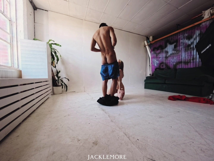 Jacklemore: Séance de baise en studio bts avec Dolly Love