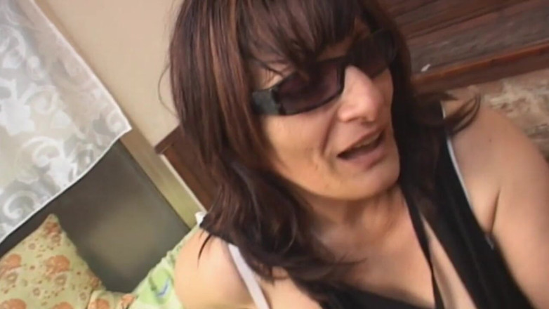 My porn family: Pelirroja gorda follando con una milf y una gran polla...