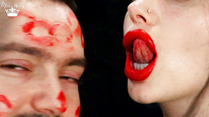 Goddess Misha Goldy: 赤い口紅のキスでアレックスの顔を覆う