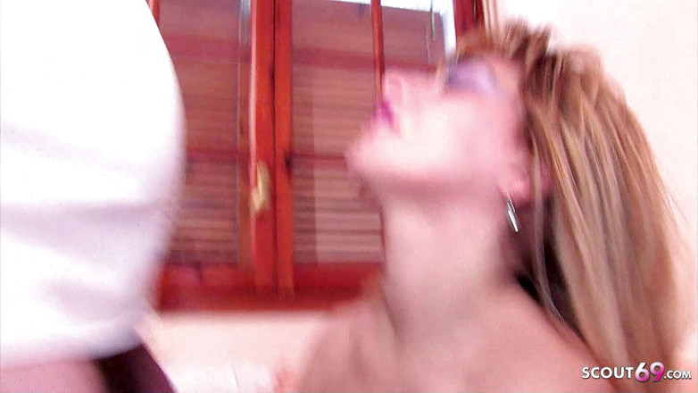 Full porn collection: MILF Martina pega se masturbando e fodida no cu