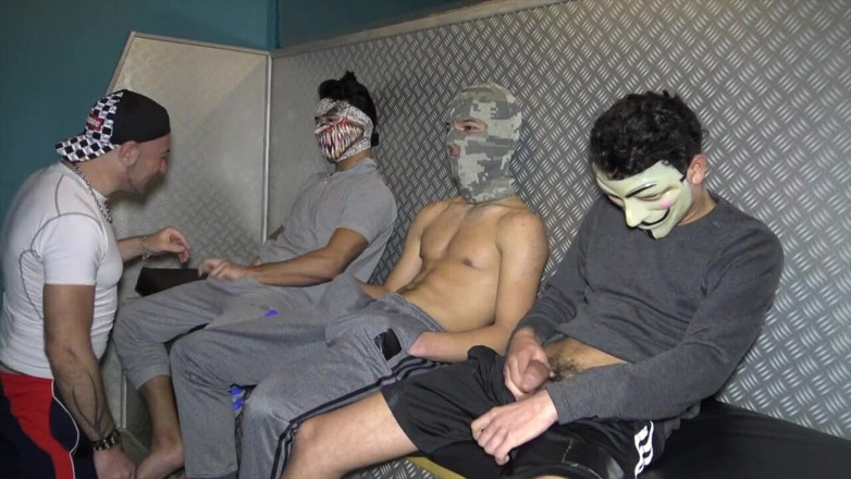 Gaybareback: フランスの男は3つのストレートブルガリアの男の子を吸う