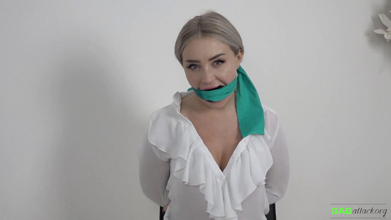 Gag Attack: Aubrey - mehrere kleidung würgen