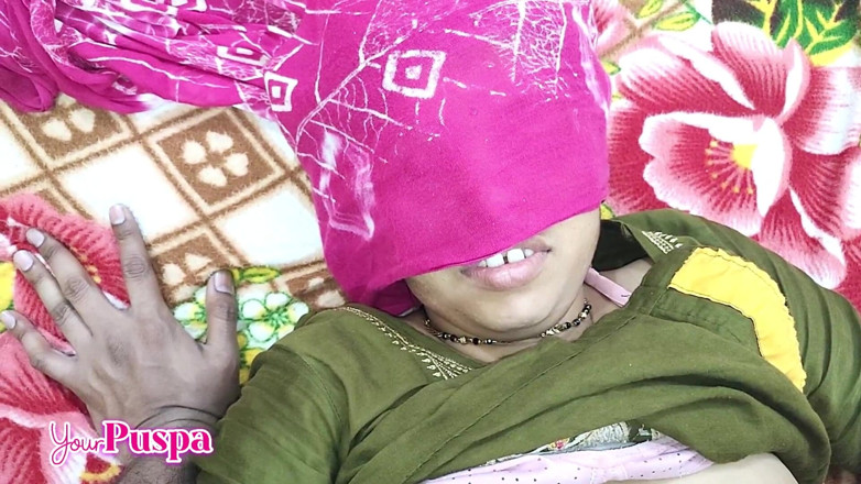 Your Puspa: Ma femme de ménage desi reste chez moi pour travailler...