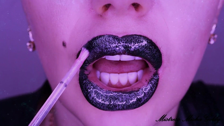 Goddess Misha Goldy: Les lèvres noires brillantes ont le contrôle total de vous !...