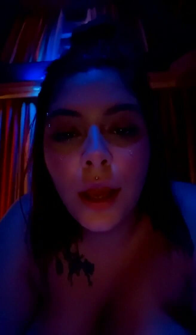 Morghy26mic: Letzte nacht war ich in einem Motel, um eine schlampe...