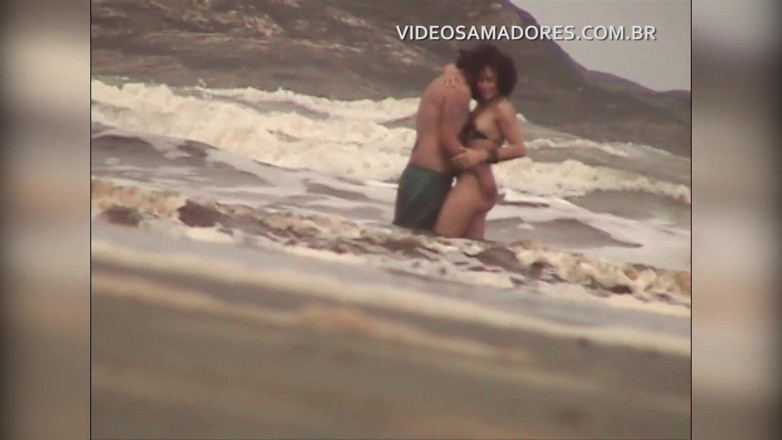 Amateurs videos: Schamloses paar hat sex im flachen meer