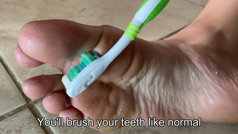 footivities: Umiliazione Del Piede Con Il Tuo Spazzolino Da Denti