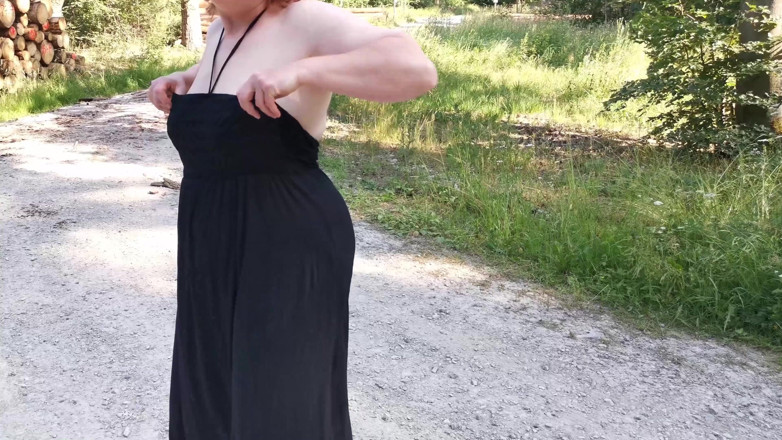 Bouncy Tits Action: Peitos tapados em público
