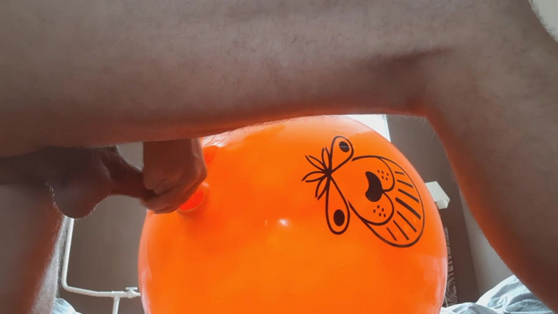 Naxy: Space hopper humping