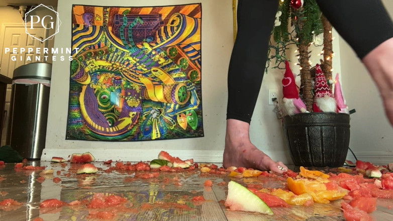 Peppermint Giantess: 67 taille de géante 16 pieds slo-mo écrasent des oranges au ralenti...