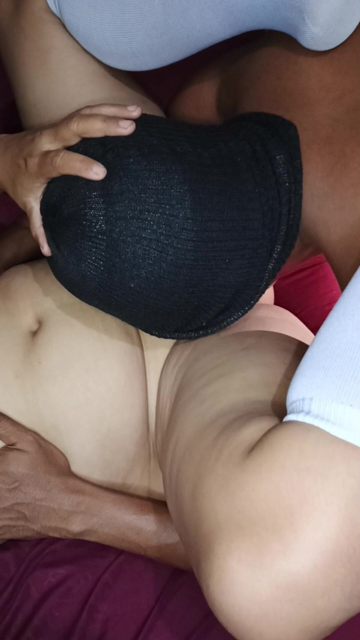 Pasutri indo: Seorang lelaki berusia 69 tahun dengan selendang