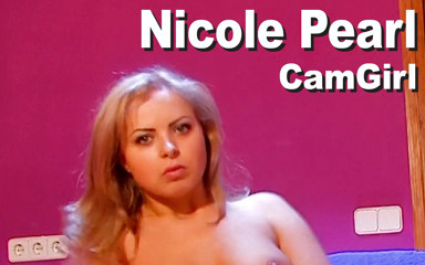 Edge Interactive Publishing: Nicole Pearl se masturbe en rose