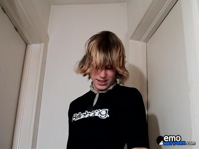 Homo Emo: Dick Sucking Machine Gets Him Cumming