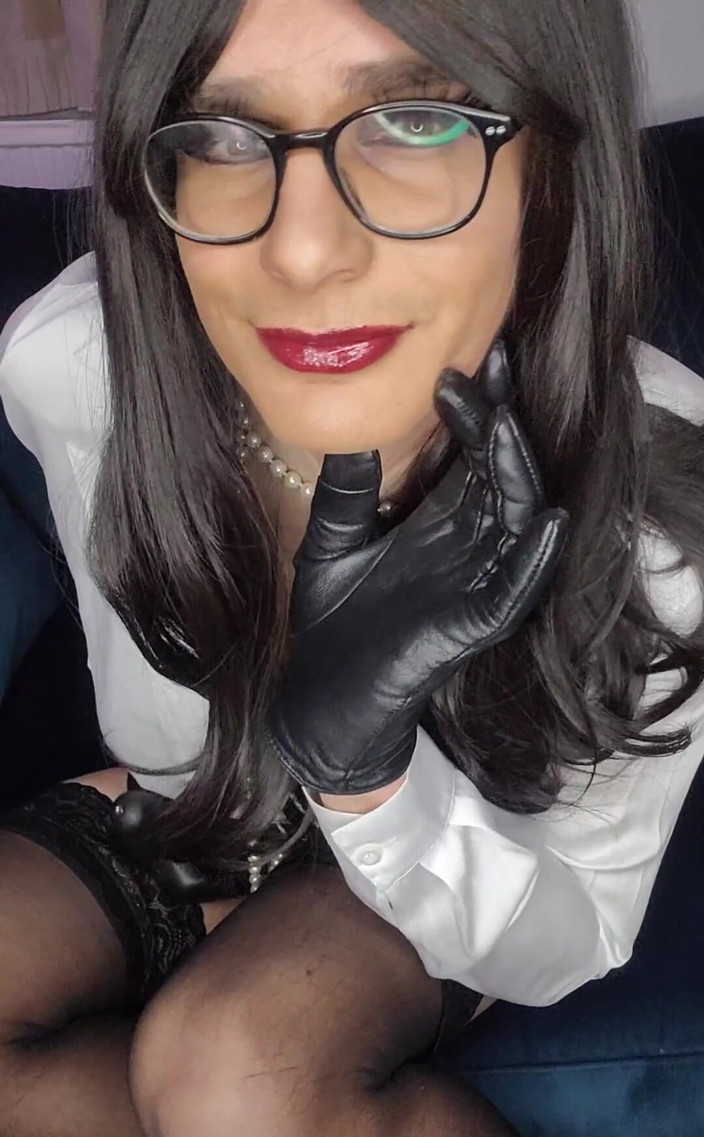 JessicaXD: Jessica有一段时间没有穿她的秘书装扮了，我敢肯定你正在观看这个XXX