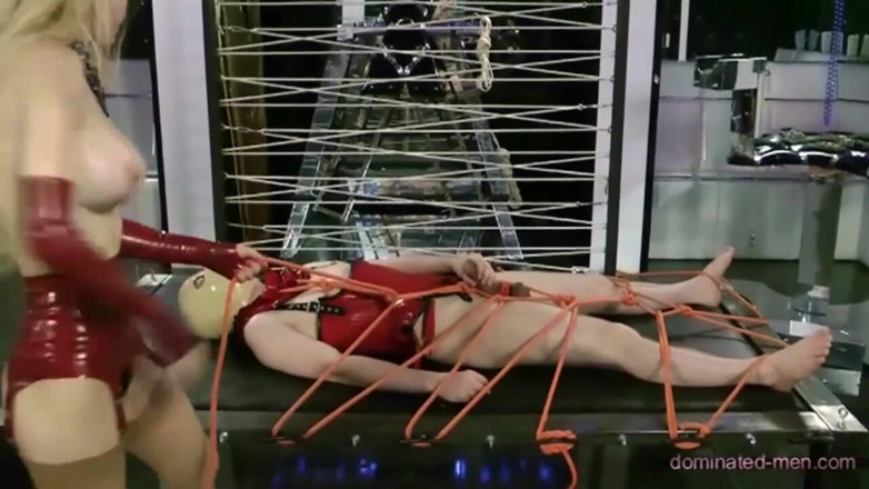 Amator Media: Seduta in faccia bondage rigorosa e una sega cattiva parte 1