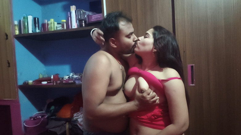 Sona bhabhi: 남친에게 키스하고 따먹히는 발정난 인도 인도 여친