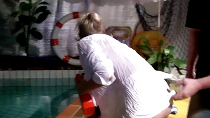 Mature Climax - 100% Mature Videos: Bonita madura chupa e fode na piscina