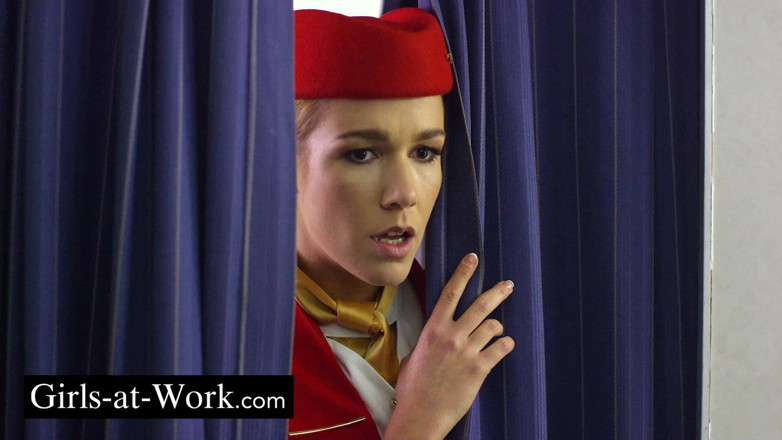 Girls At Work: Quatuor dans un avion avec 2 hôtesses de l’air