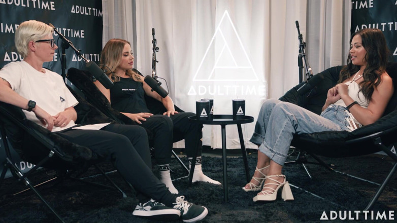 Adult Time Podcast: Scarlett Alexis &amp; Anna Claire Clouds Pen * s Fingers &amp; Mile High...