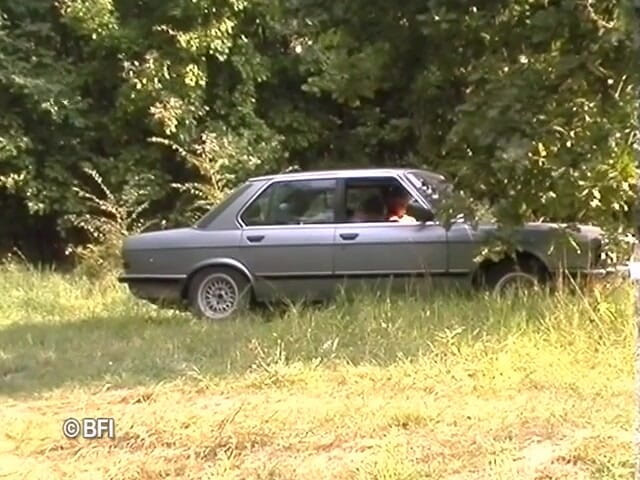 Battle of the asses and pussies: Wielkie cycki z Niemiec