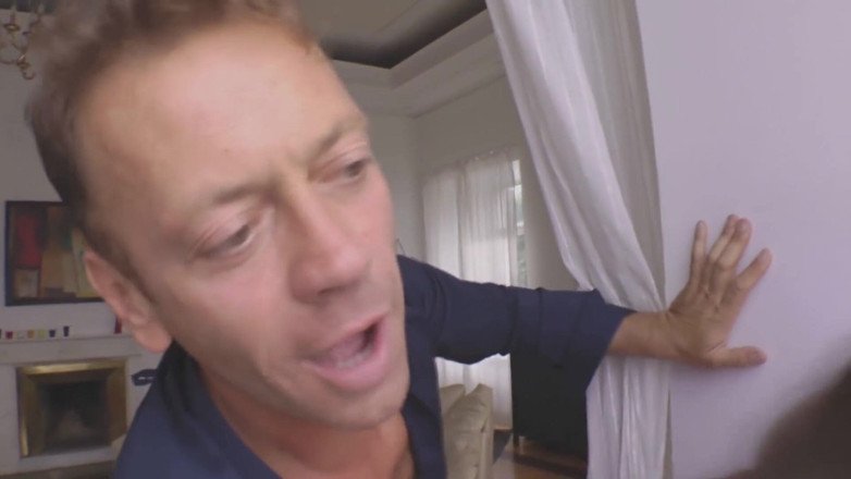 Rocco Siffredi porn: Rocco siffredi đụ miệng teen tóc nâu trước khi khoan âm hộ...