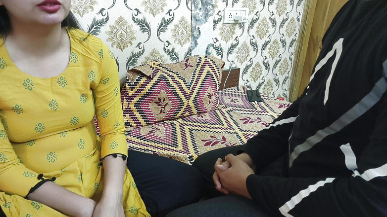 Hornycouple149: 배다른 여동생과 배다른 오빠가 침대를 공유하고 하드코어 섹스를 하다