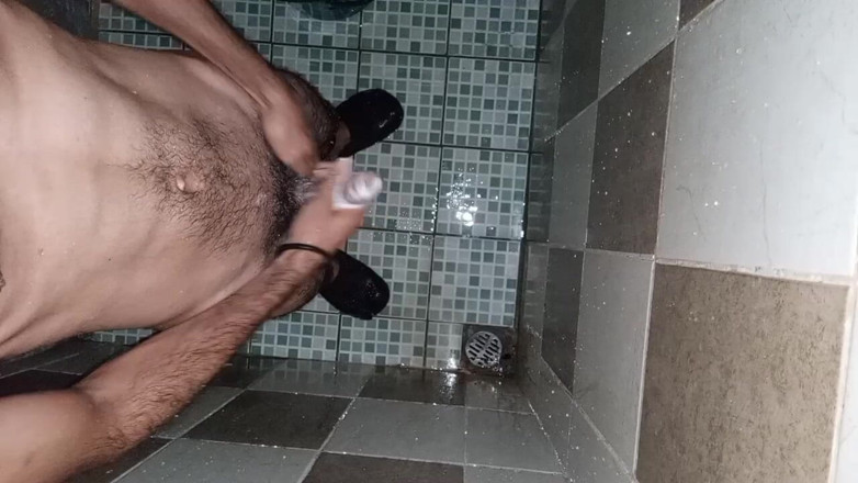 Cute boy jerks off: Un nicaraguayen se branle comme une gifle