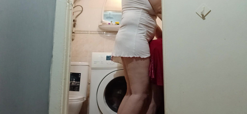 Lesbian-illusion: Enquanto meu marido está no trabalho, eu fodo meu vizinho...