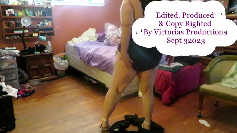 BBW nurse Vicki adventures with friends: Verpleegster Vicki danst stript voor je