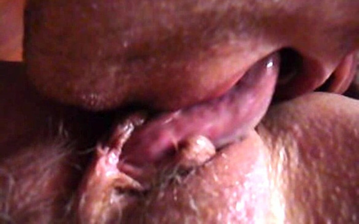 Dirty Kara: Haarige muschi lecken