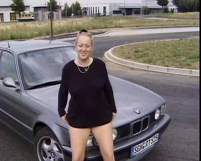 BB Video - Old School: Німецька мамка писає на блондинку