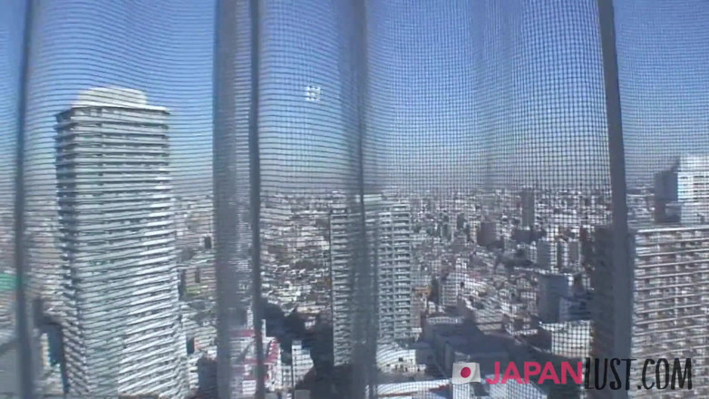 Japan Lust Gold: Pequeña milf japonesa en medias de red