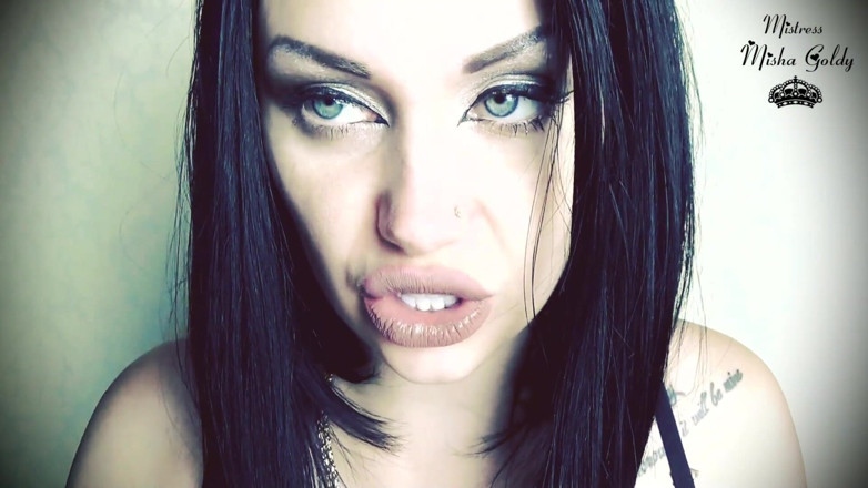 Goddess Misha Goldy: 私の唇は――小さな人間にとって地獄への扉だ!