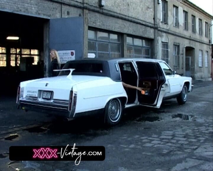 XXX-Vintage: Orgie anale dans un entrepôt