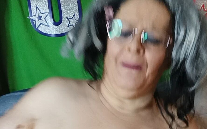 HerculesnVENUS: ¿Cuando Shes Byherself toma ese consolador pervertido de los estantes...