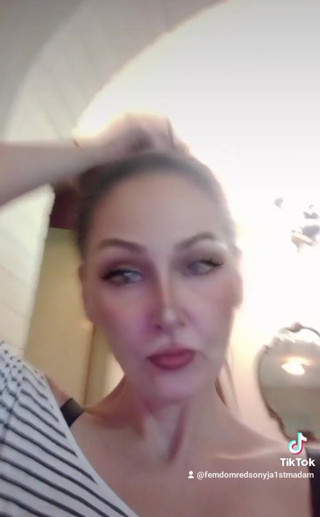Dominatrix Redsonyja: 萨莫性荡妇。第2部分