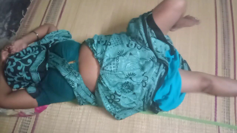 Priyanka314: インド系デシの妻が村のおばさんでハードコアなセックスを