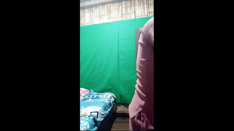 Martin13: 남편이 쇼핑하고 내 미시 질에 대해 생각하도록 내 애인에게 포르노 비디오를 보내