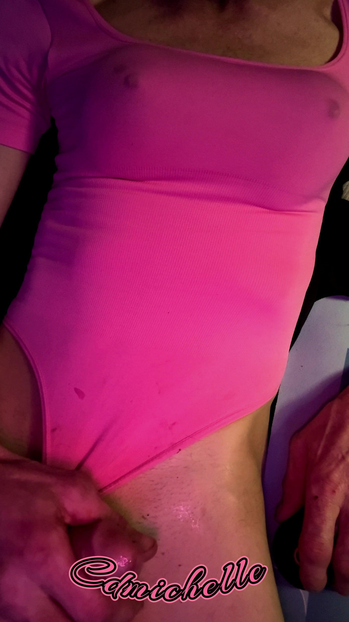 Cd Michelle lingerie: Cdmichelle Nosí Růžové Kombinézu S Tvrdými Bradavkami Stříkání Na Nohu